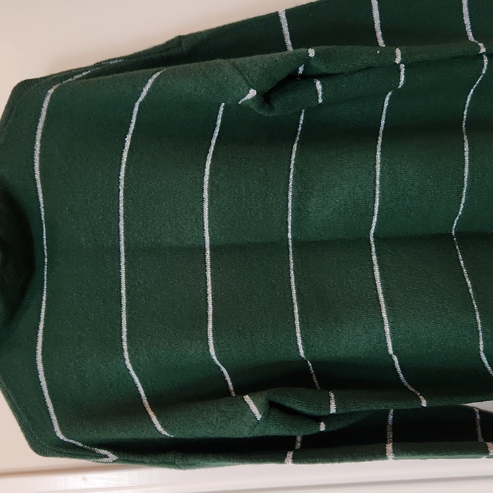 Green Drop shoulder pullover - Picture 2 of 5